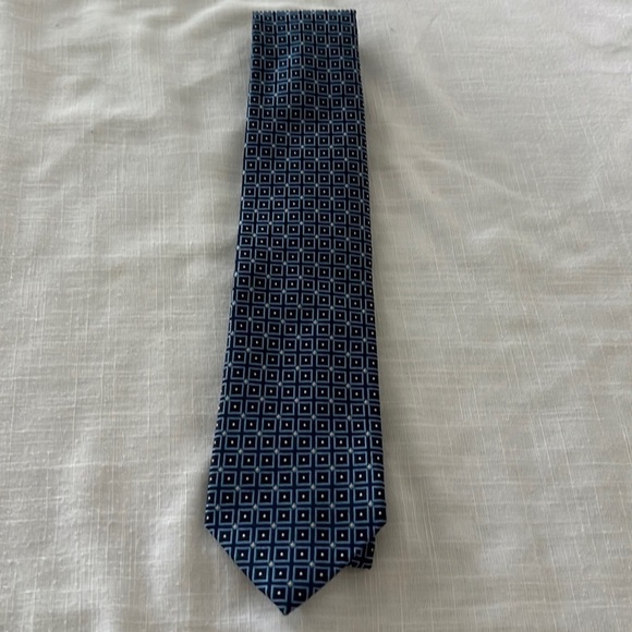 Izod Silk Tie - Picture 1 of 4